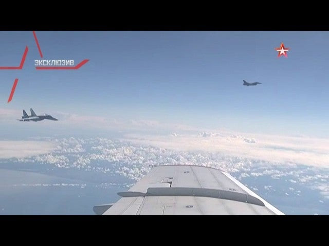 Bίντεο μέσα από το αεροσκάφος του Ρώσου υπουργού Άμυνας την ώρα που το ΝΑΤΟϊκό F-16 το παρενοχλεί